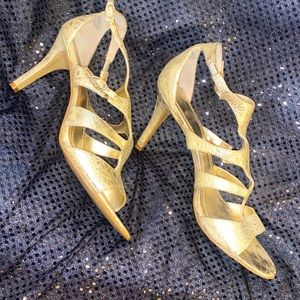 Gold printed strap dress-up sandal🤩